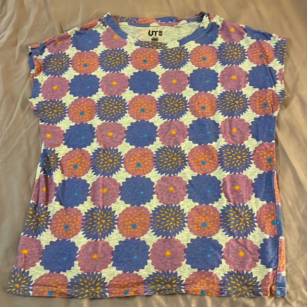 UNIQLO flower tee